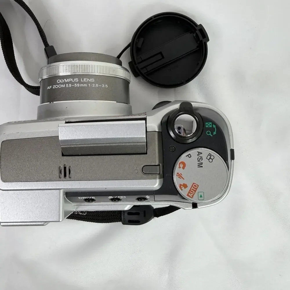 Olympus Camedia Digital Camera C-700 Ultra Zoom 10X optical Zoom photography